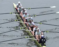 南城金雕队对阵姑苏雷霆队，赛艇大奖赛火力全开，门将神扑救主——反击锐度十足